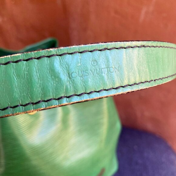 Vintage LV Epi Leather Petit Noe Borneo Drawstring Shoulder Bucket Bag - Picture 12 of 16